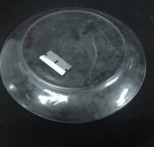 glass plate and razor for drugs